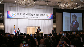 20150622 02 東京の記念行事に出席した安倍首相.jpg