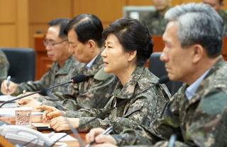 20150821 龍仁市の軍司令部を訪問した朴槿恵 青瓦台.jpg
