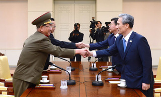 20150822 南北高官級接触の冒頭 chosonilbo.jpg
